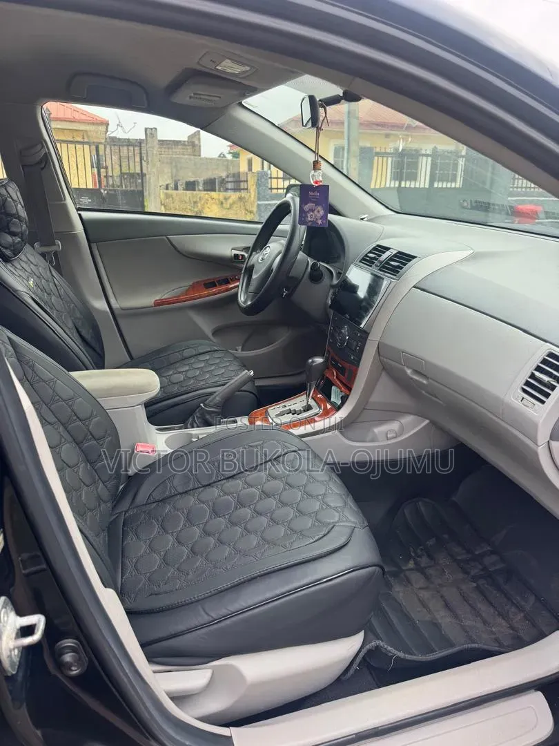 Toyota Corolla 2010 Black