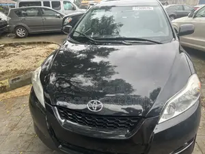 Toyota Matrix S Hatchback FWD (2.4L 4cyl 5A) 2009 Black
