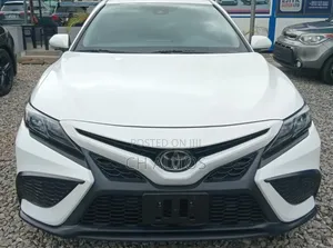 Toyota Camry XSE 2023 Off white
