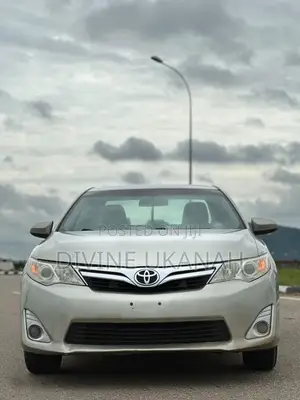Toyota Camry LE 4dr Sedan (2.5L 4cyl 6A) 2013 Gold