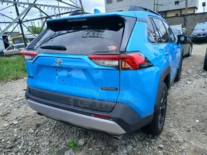 Toyota RAV4 2019 Blue