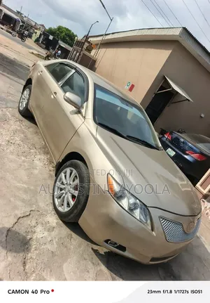 Toyota Camry 2009 Gold