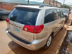 Toyota Sienna 2005 Gold