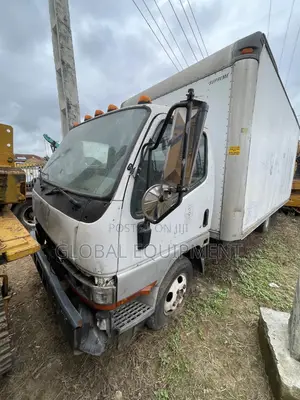 Mitshiushi Box/Van Fuso Truck 1997 White