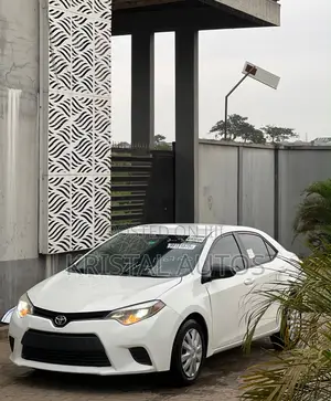 Toyota Corolla LE 4dr Sedan (1.8L 4cyl CVT) 2014 White