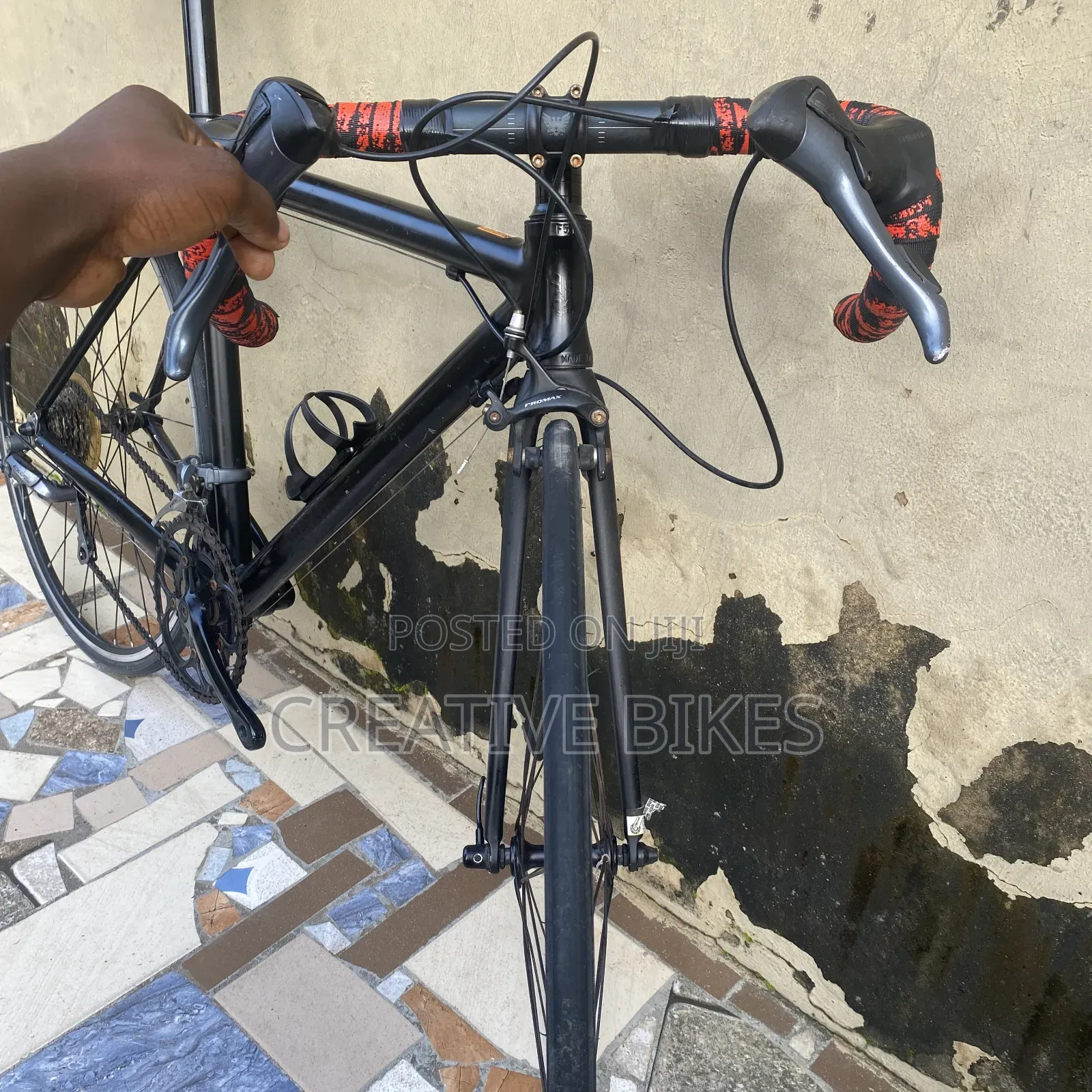 Professional 8 Speed Road Bike With Modern Shifters and Carbon Fork