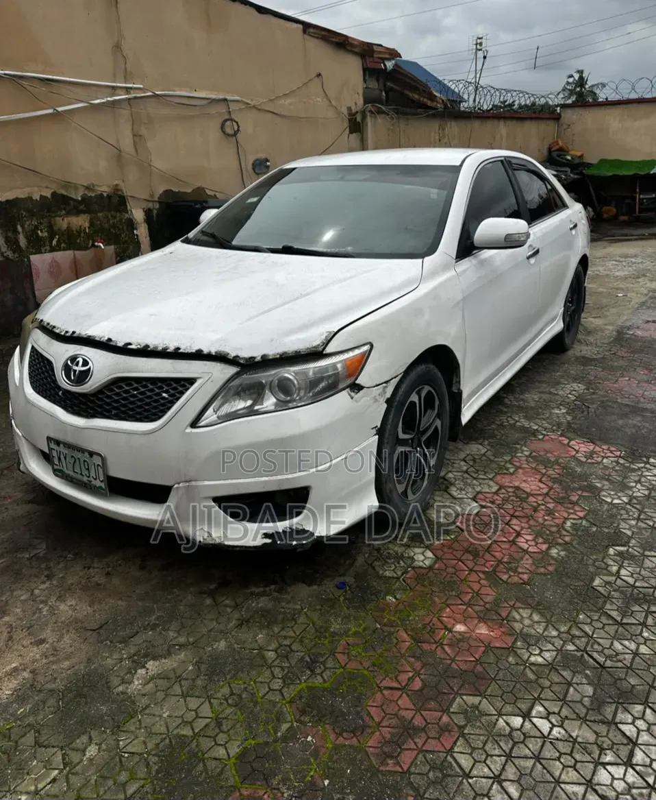 Toyota Camry 2010 Silver
