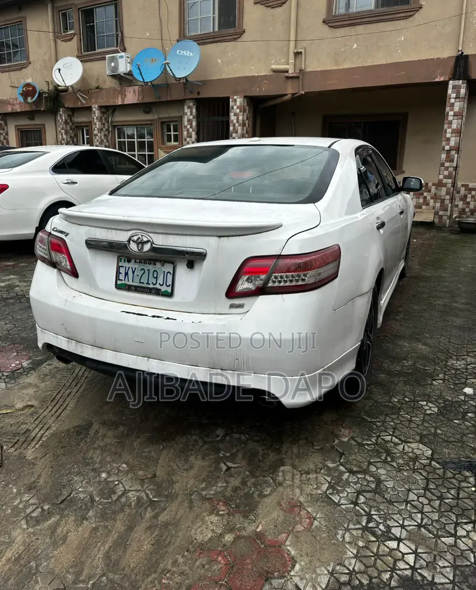 Toyota Camry 2010 Silver