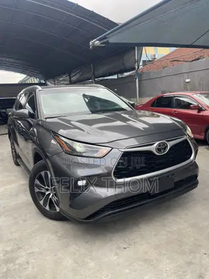 Toyota Highlander XLE 2022 Gray