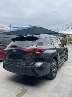 Toyota Highlander XLE 2022 Gray