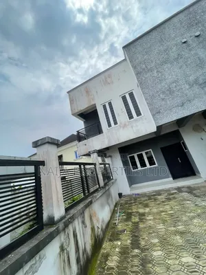 4bdrm Townhouse / Terrace in Celemedu, Awoyaya for rent