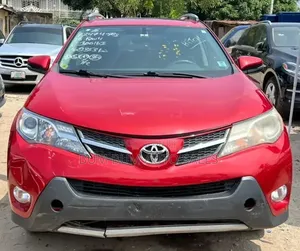 Toyota RAV4 XLE 4dr SUV (2.5L 4cyl 6A) 2015 Red