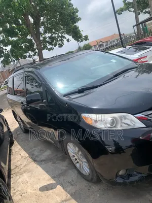 Toyota Sienna 2014 Black