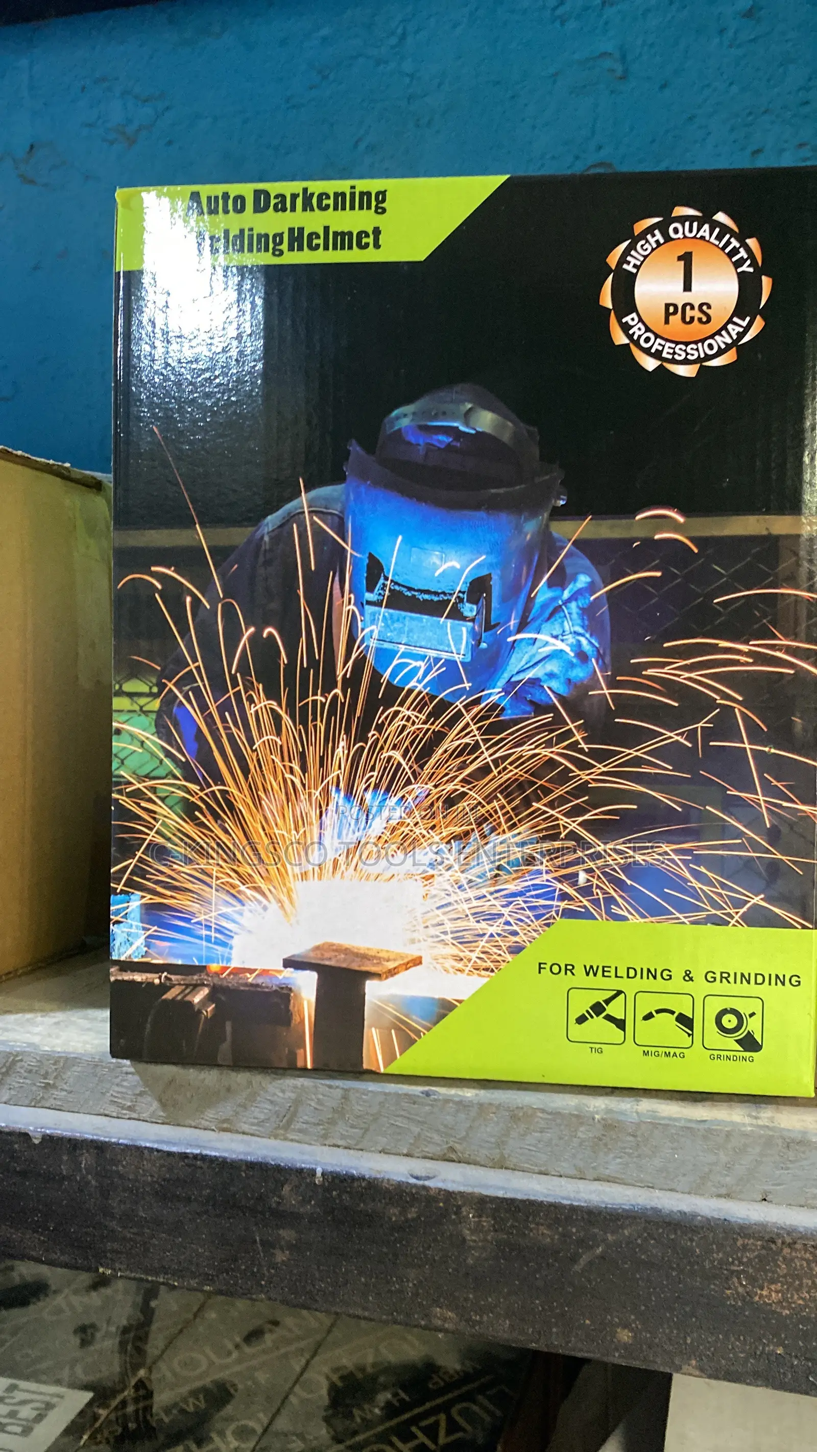 Auto-Darkening Welding Helmet