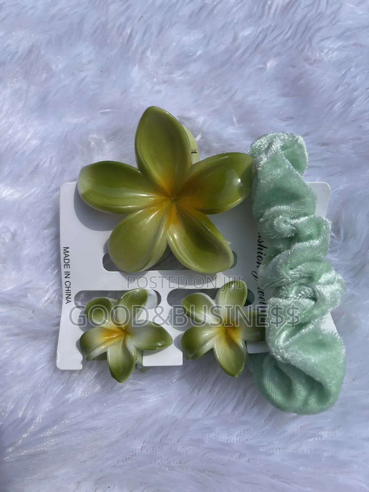 4 in 1 Floral Claw Clips and Scrunchie