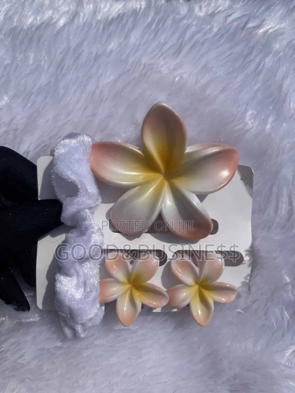 4 in 1 Floral Claw Clips and Scrunchie