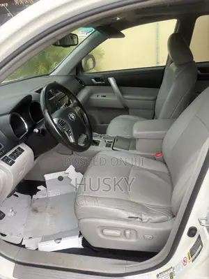Toyota Highlander SE 2012 White