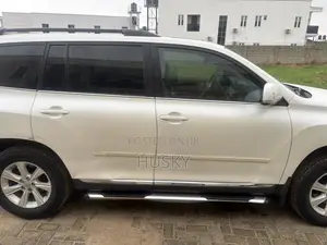 Toyota Highlander SE 2012 White