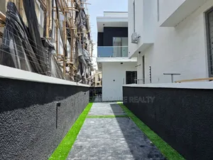 4bdrm Duplex in Chevron for rent