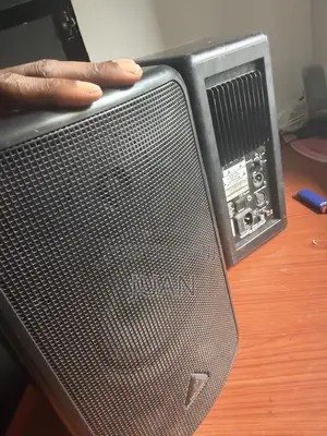 2 Behringer Speaker