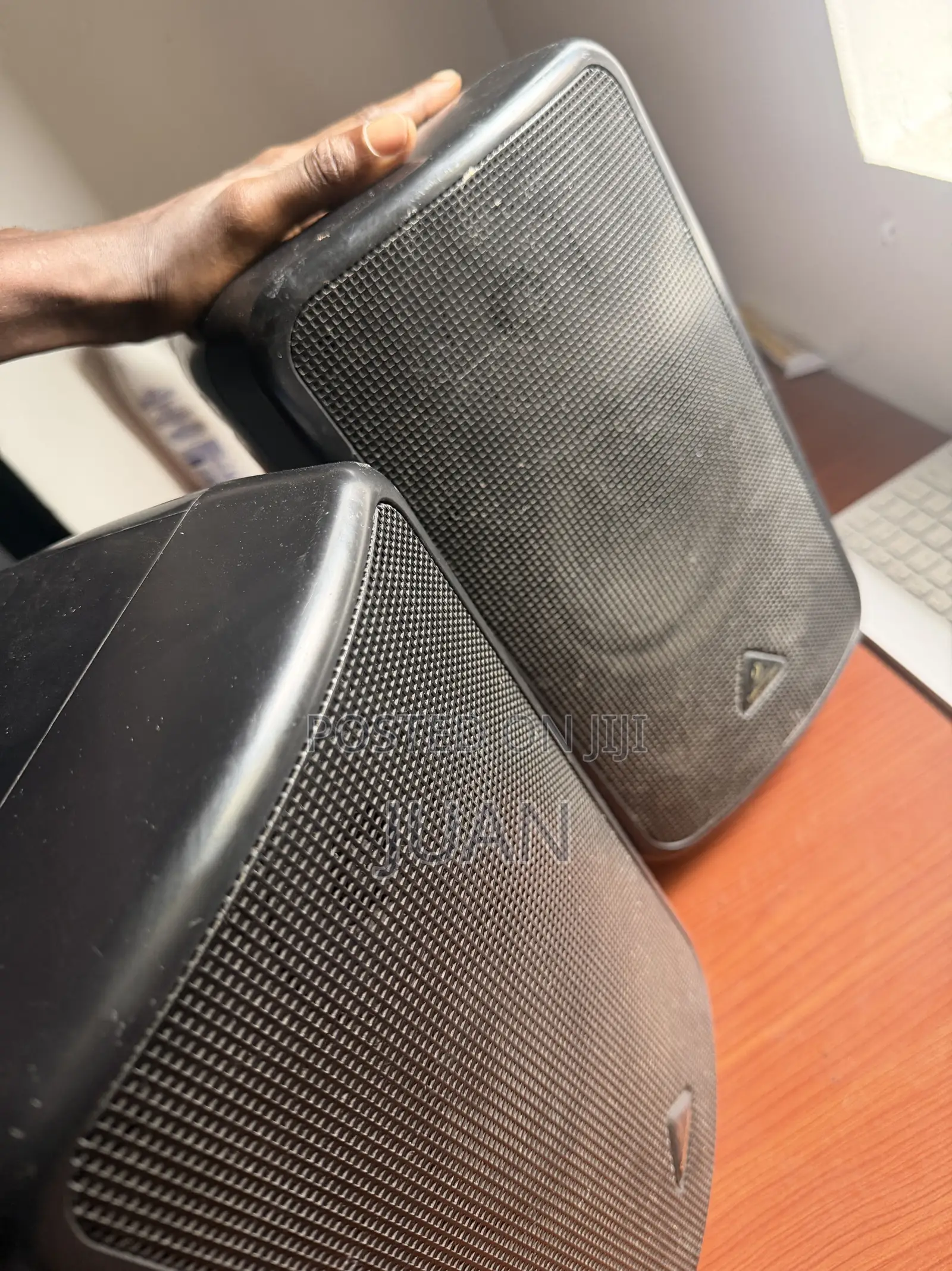 2 Behringer Speaker