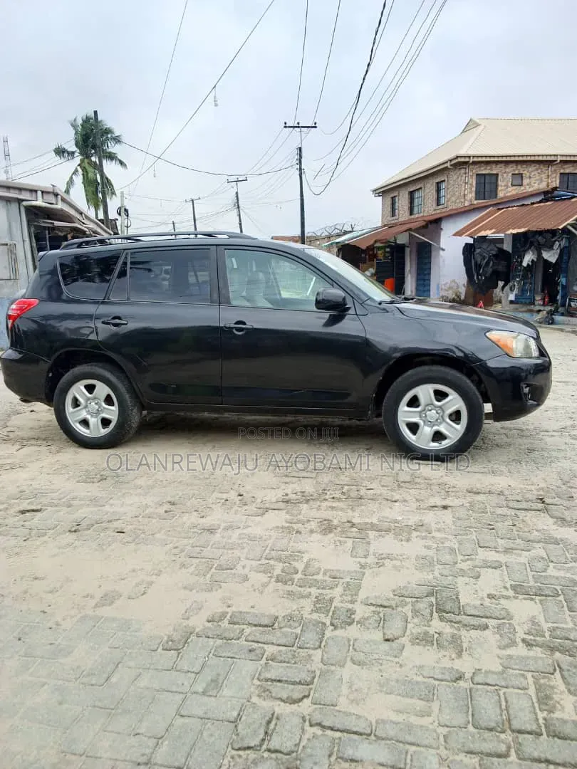 Toyota RAV4 2010 Black