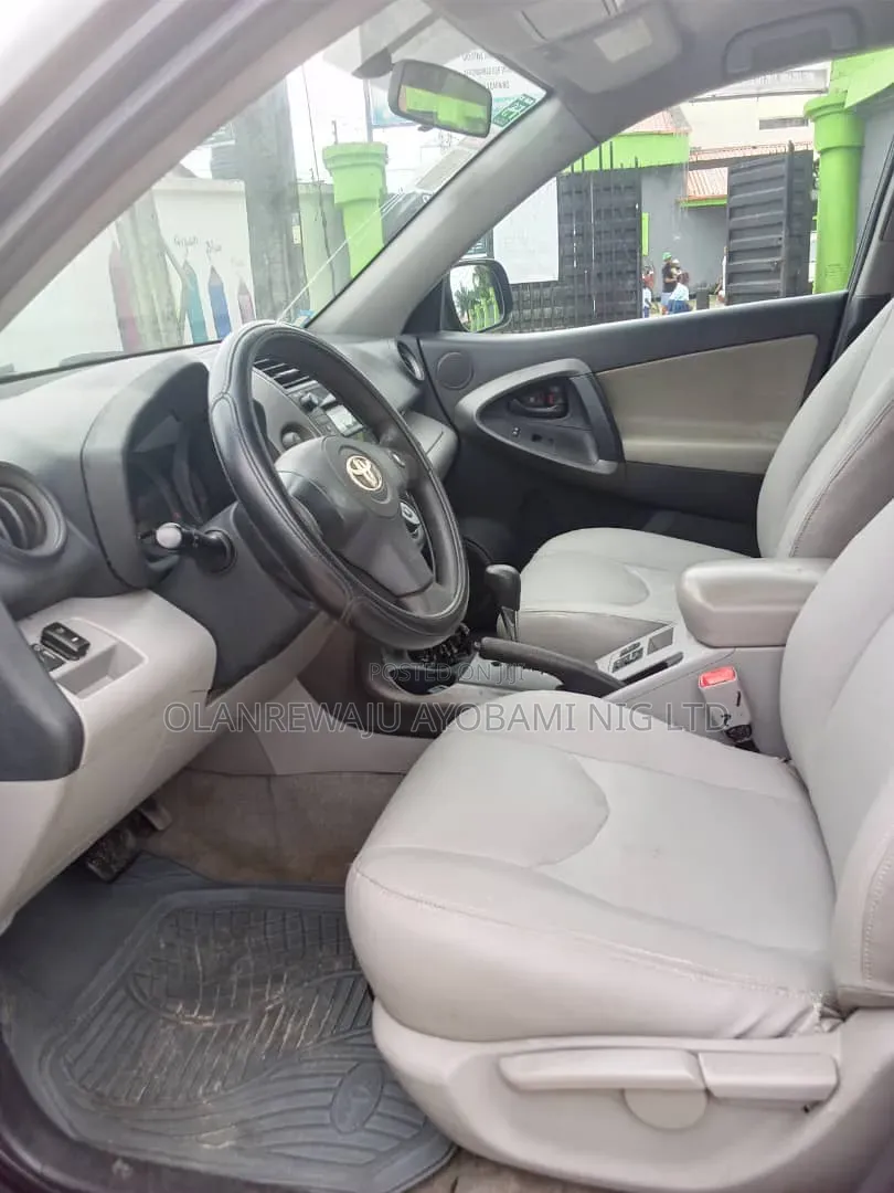 Toyota RAV4 2010 Black