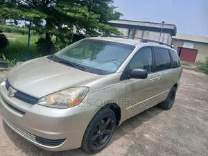 Toyota Sienna 2005 Gold