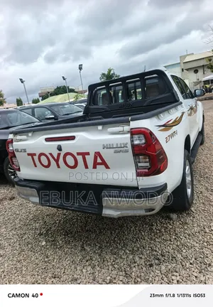 Toyota Hilux 2019 White