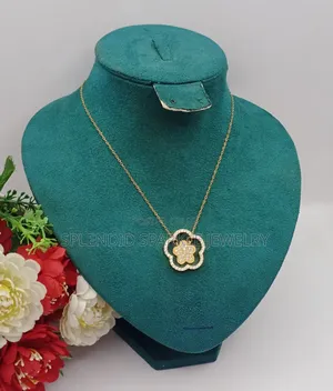 Luxury Dainty Flower Crystal Pendant Necklace for Women| Jewelry Gift