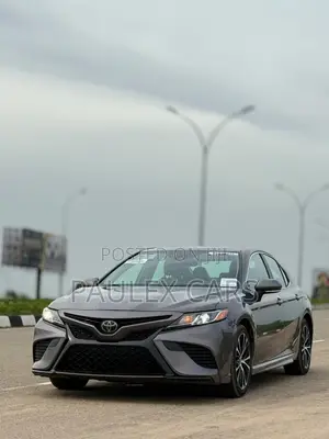 Toyota Camry SE 2021 Gray