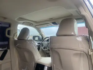 Toyota Land Cruiser Prado 2.7 2023 White