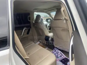 Toyota Land Cruiser Prado 2.7 2023 White