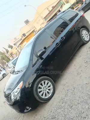 Toyota Sienna XLE Premium 7 Passenger (3.5L 6cyl 8A) 2017 Black