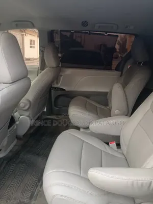 Toyota Sienna XLE Premium 7 Passenger (3.5L 6cyl 8A) 2017 Black