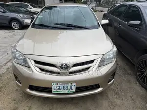 Toyota Corolla LE 4dr Sedan (1.8L 4cyl 4A) 2012 Gold
