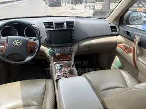Toyota Highlander 2009 Gold
