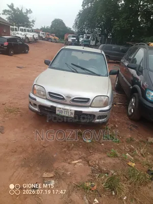 Nissan Micra 2000 Silver