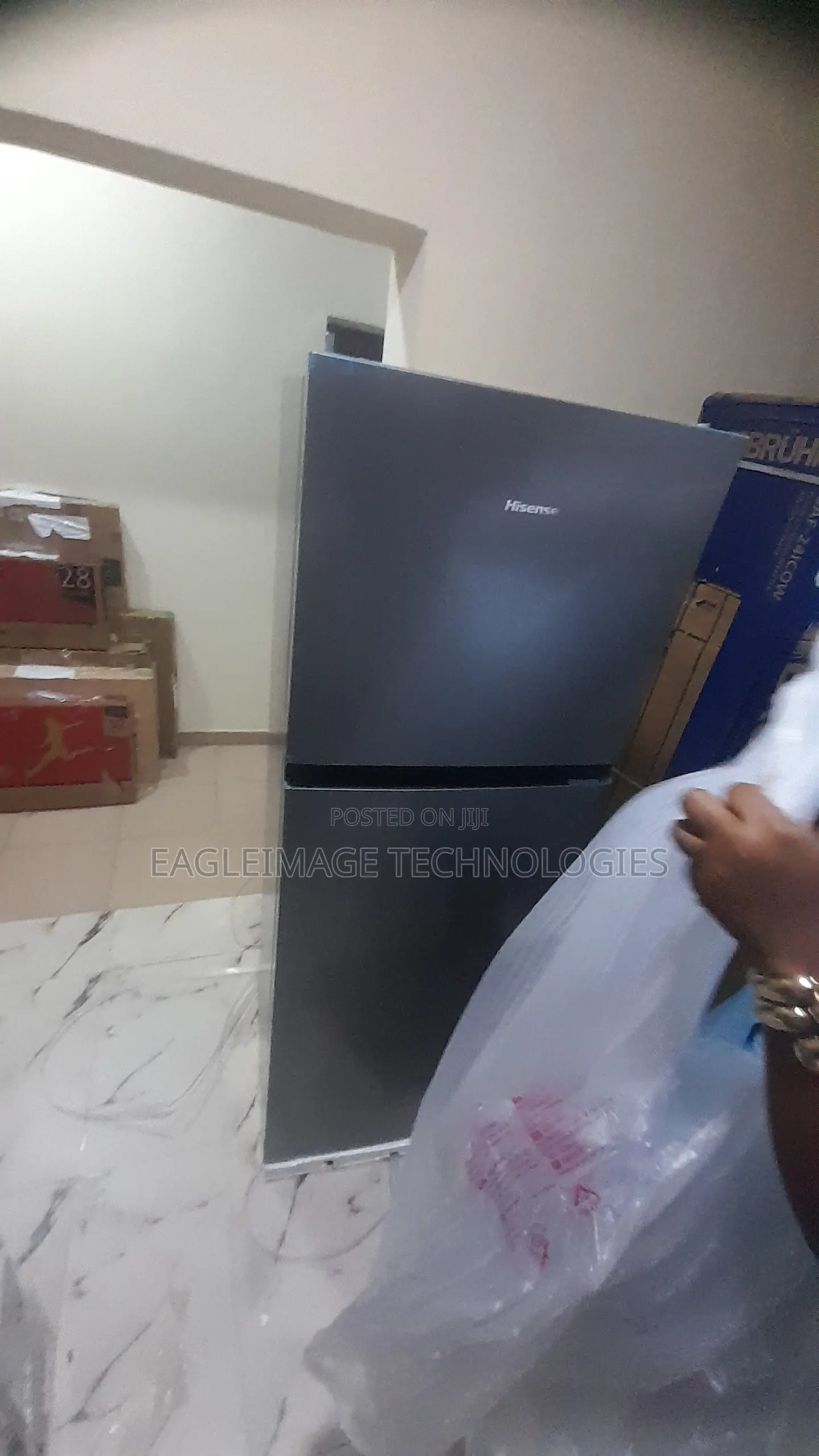 Quiet Efficient Cooling: Hisense REF306DR Fridge - New