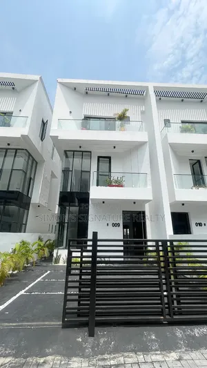 4bdrm Duplex in Chevron for sale