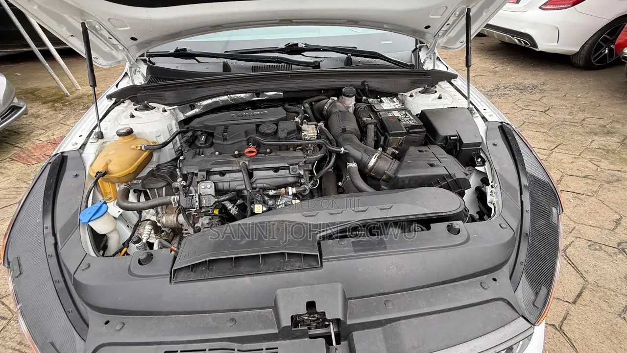 Kia K5 2.0 Hybrid 2021 White