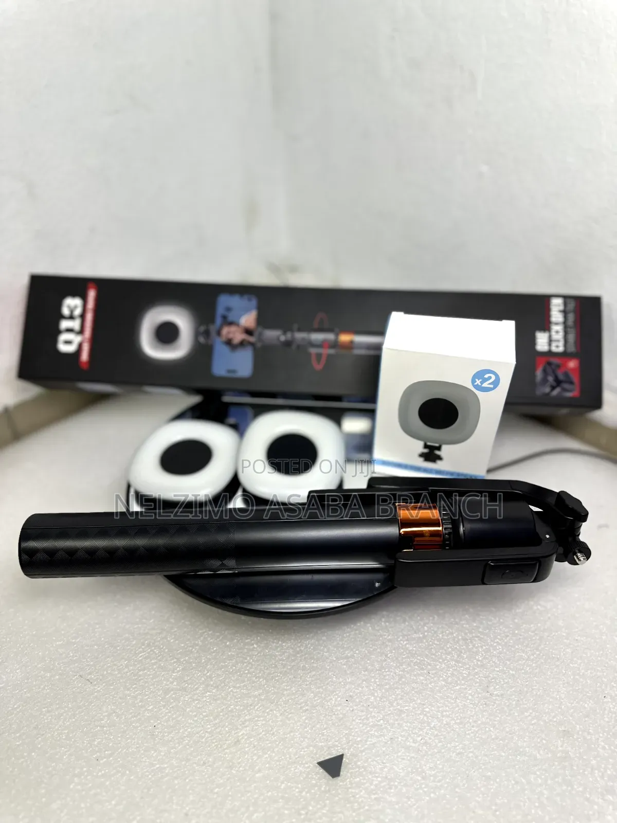 Q13 AI Face-Tracking Tripod With Two Mini Lights