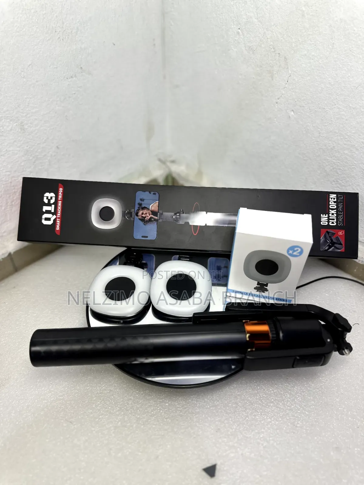 Q13 AI Face-Tracking Tripod With Two Mini Lights