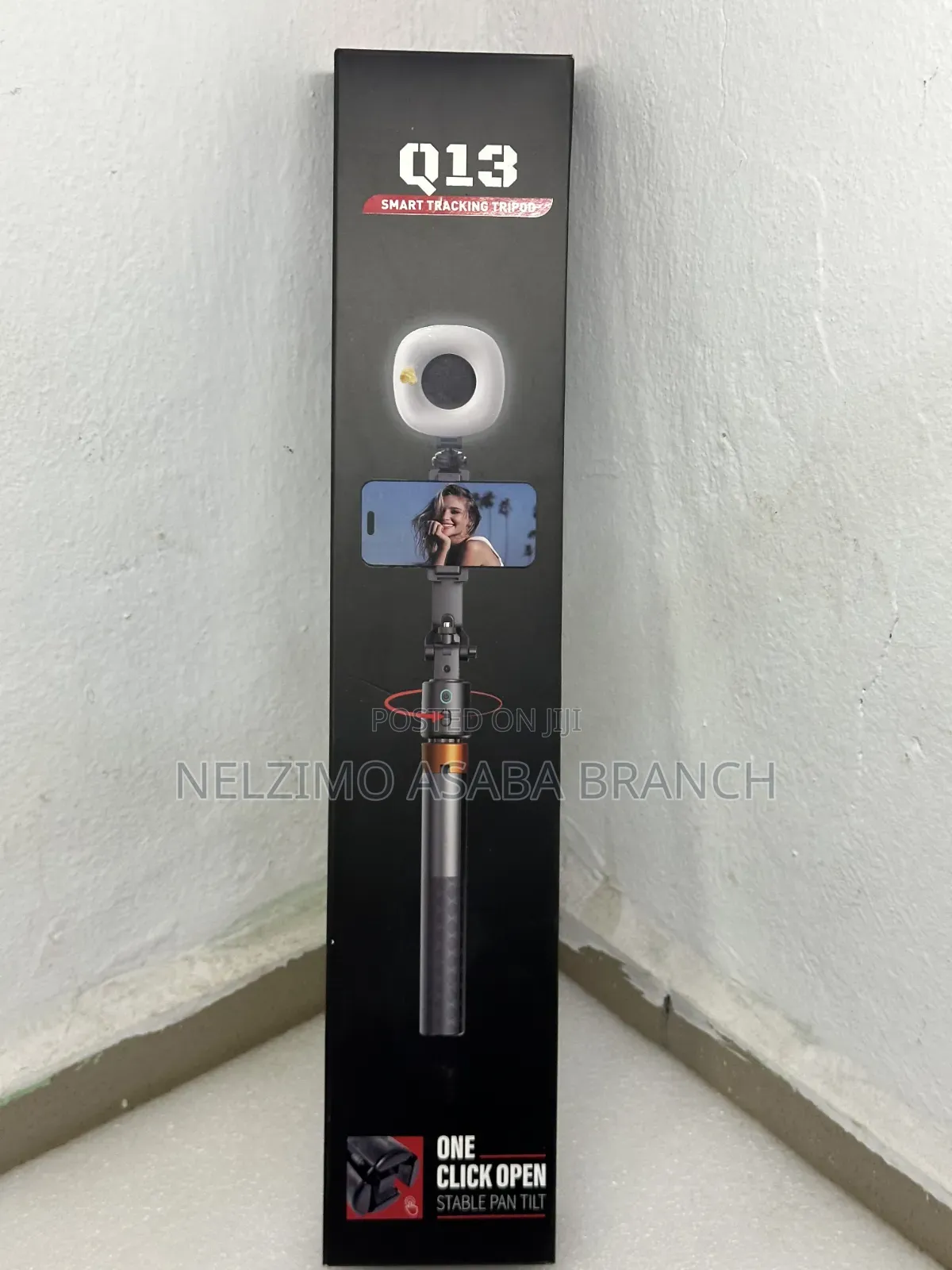 Q13 AI Face-Tracking Tripod With Two Mini Lights