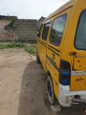 Suzuki APV Minibus 2010 Yellow