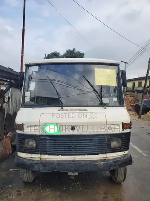 Bus 2002 White