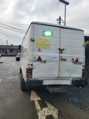 Bus 2002 White