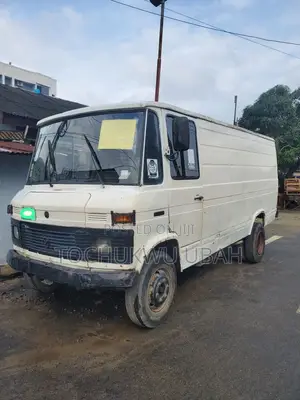 Bus 2002 White