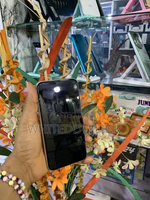 Apple iPhone XR 64 GB White