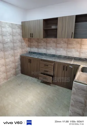 2bdrm Block of Flats in Ogunlana Drive for rent